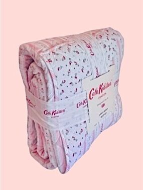🆕- Cath Kidston Rosebud Pink Floral & Stripe Queen 3 Piece Quilt Set. Beautiful